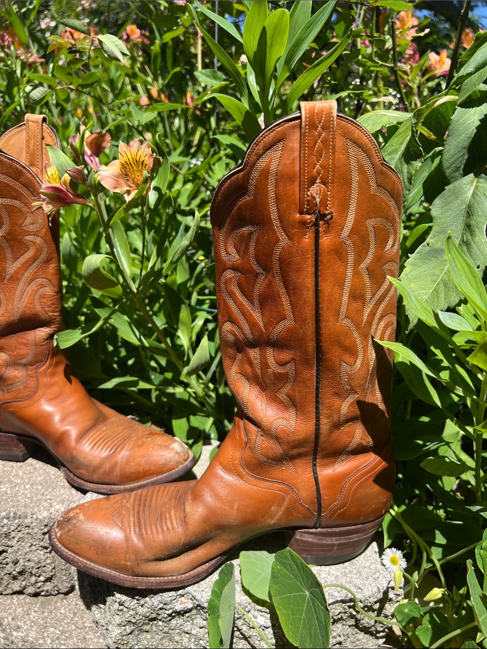 Leather Cowboy Boots made by El Dorado vintage 1980’s comfort and style!